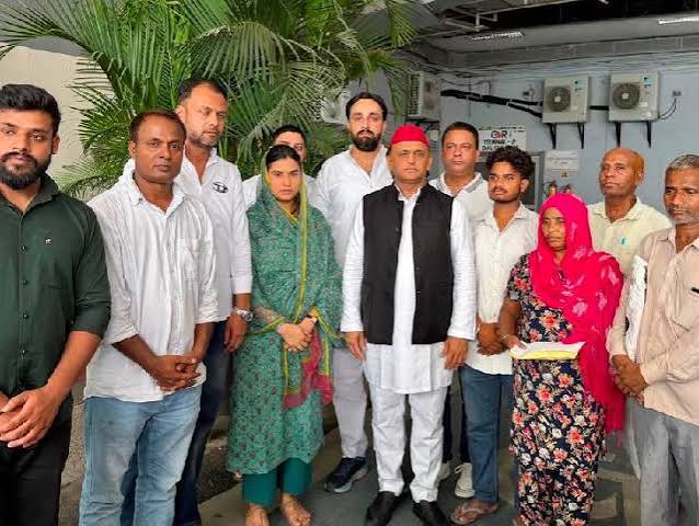 ललिता हत्याकांड- इकरा ने पीड़ित परिवार को अखिलेश से मिलवाया:मेरठ से दिल्ली लेकर पहुंचीं; मंत्री राजभर बोले- SSP ने थप्पड़ मारकर सही किया