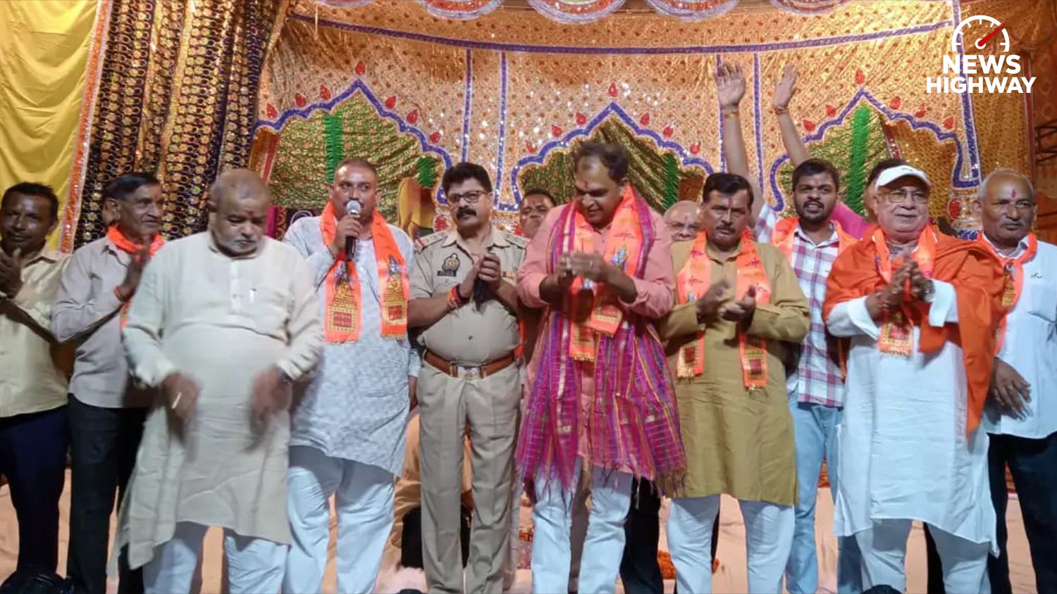 मवाना में रामलीला महोत्सव का शुभारंभ: ब्लॉक प्रमुख पति, पालिका अध्यक्ष और थाना अध्यक्ष ने किया उद्घाटन