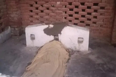 मेरठ में शरारती तत्वों ने तीन मजारें तोड़ीं, पुलिस ने मौके पर पहुंचकर कराई मरम्मत, अज्ञात के खिलाफ केस दर्ज