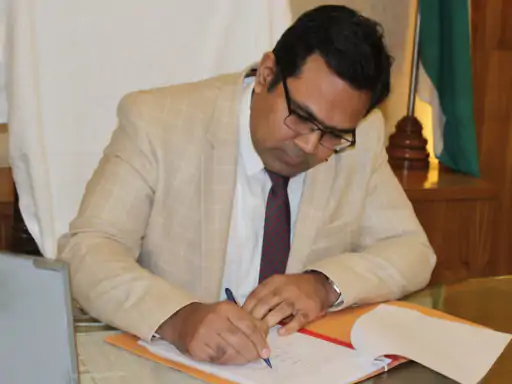 सुप्रीम आदेश को चुनौती मेरठ कमिश्नर को पड़ी भारी, तबादला: कुछ घंटे पहले ही कमिश्नर ने सुप्रीमकोर्ट को नजरअंदाज कर जारी किया था एक आदेश