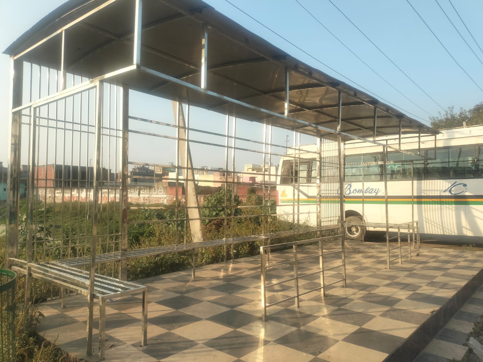 Mawana News: नगर पालिका की संपत्ति को नुकसान, निजी बस संचालकों के खिलाफ शिकायत दर्ज