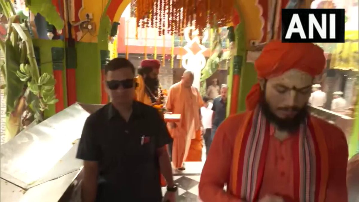 रामनगरी अयोध्या में दीपों का महासागर: सीएम योगी आदित्यनाथ ने हनुमान गढ़ी में की पूजा, दीपोत्सव 2025 का शुभारंभ