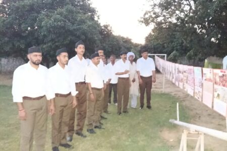 हस्तिनापुर: शताब्दी वर्ष विजयदशमी पर राष्ट्रीय स्वयंसेवक संघ का रानीनंगला ग्राम में एकत्रीकरण