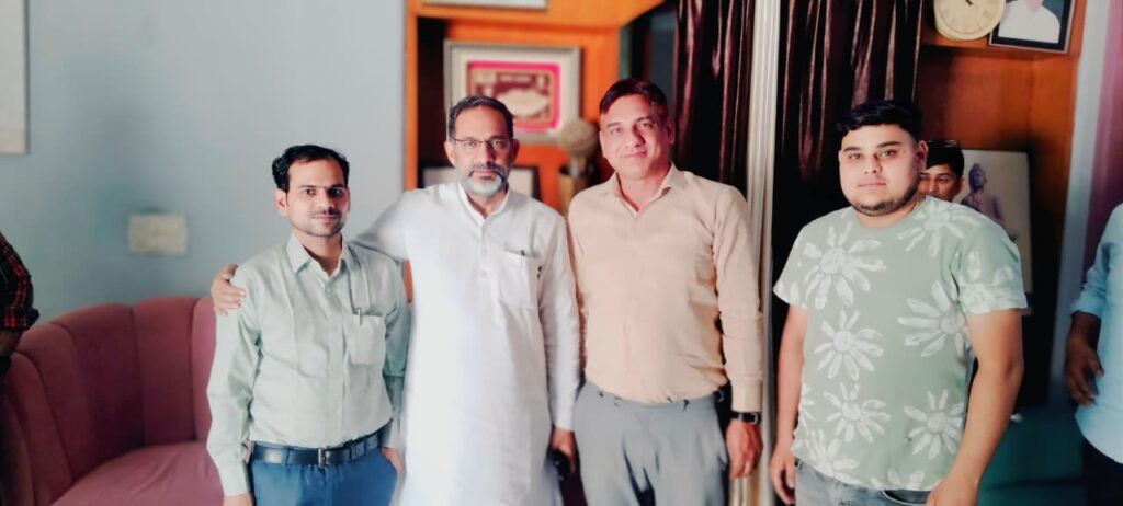 मवाना कोचिंग संचालकों ने उठाई आवाज: “जीएसटी उपहार उत्सव” का गरीबों को नहीं मिला लाभ, बढ़े सामान के दाम – GST Gift Festival