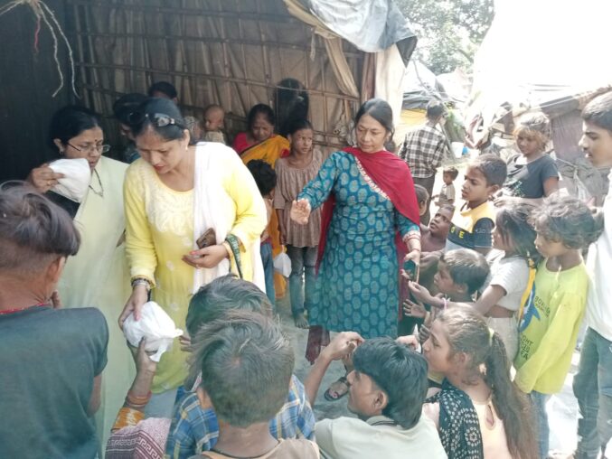 “संवेदना का स्वागत सबके लिए समान” — बेटियाँ फाउंडेशन ने दीपावली पर जरूरतमंदों संग मनाया मानवता का पर्व