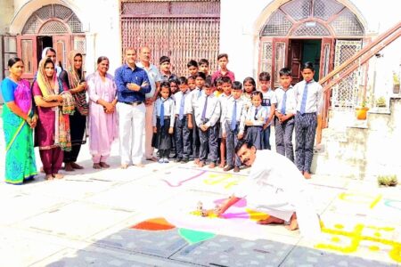 एमवीएल ऑक्सफोर्ड पब्लिक स्कूल में छात्रों ने बनाई रंगोलियां, मनाई धनतेरस और दीपावली की खुशियां