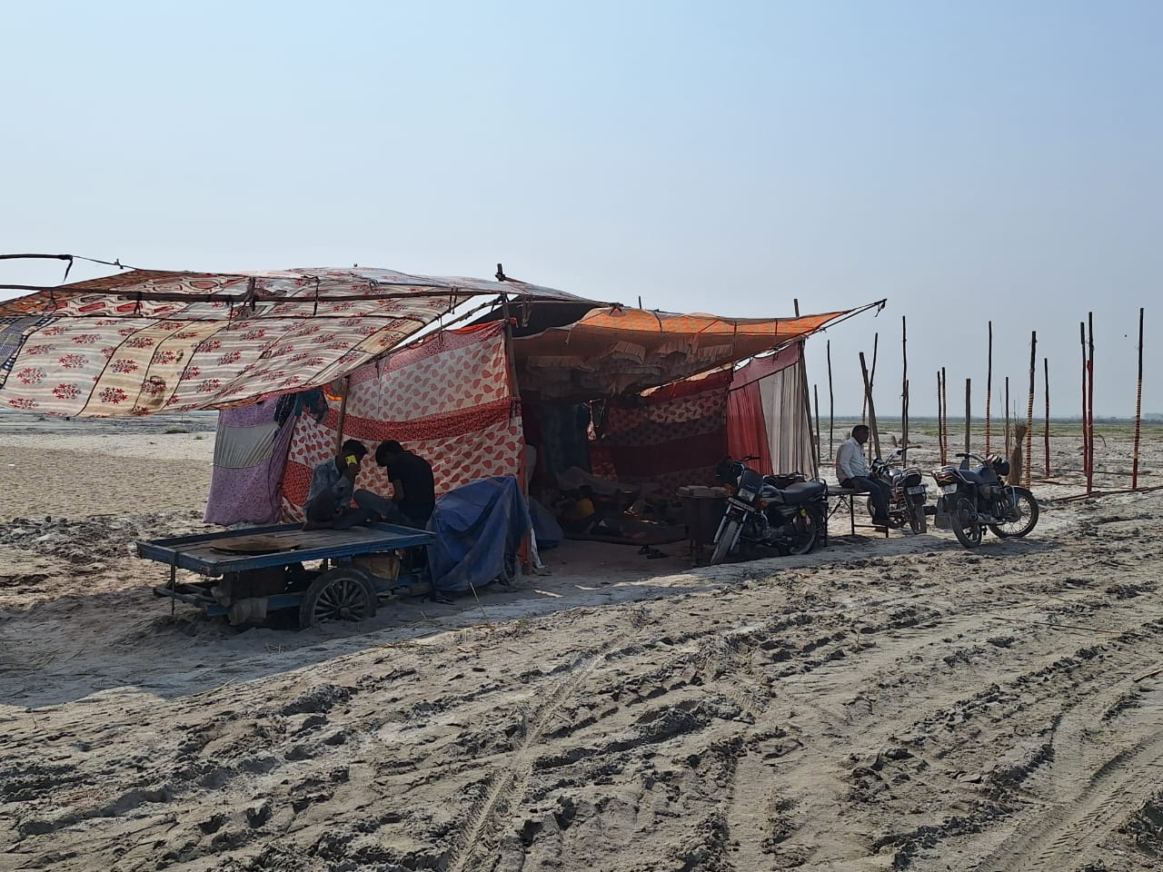 हस्तिनापुर | मखदुमपुर गंगा घाट पर मेले की तैयारियां जोरों पर