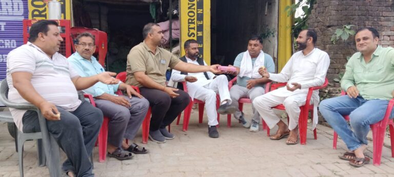 राष्ट्रीय लोक दल के कार्यकर्ताओं ने गन्ना मूल्य बढ़ोतरी पर खुशी जताई