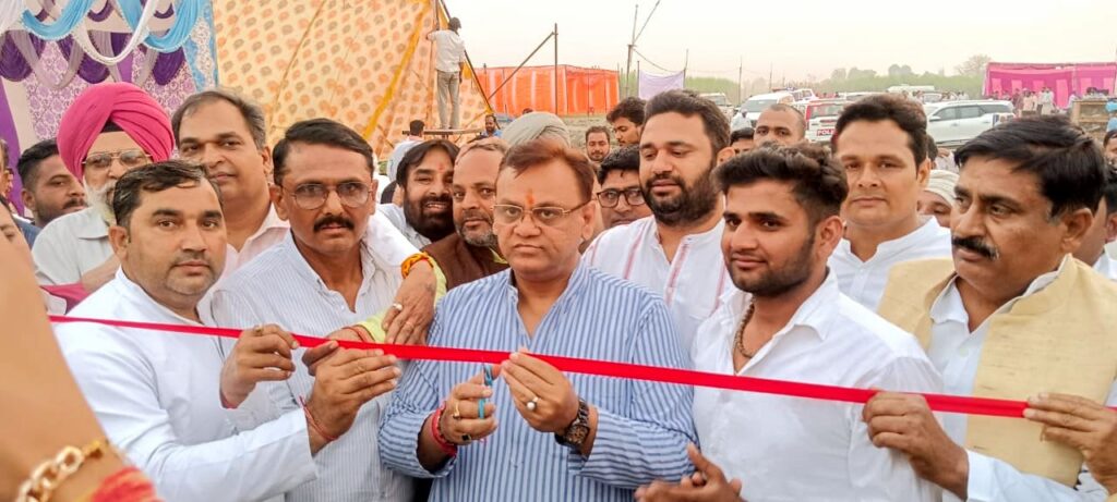 हस्तिनापुर: कार्तिक पूर्णिमा गंगा स्नान मेले का शुभारंभ: मंत्री दिनेश खटीक ने किया उद्घाटन,वैदिक मंत्रोच्चार के बीच मां गंगा को अर्पित किया दूध