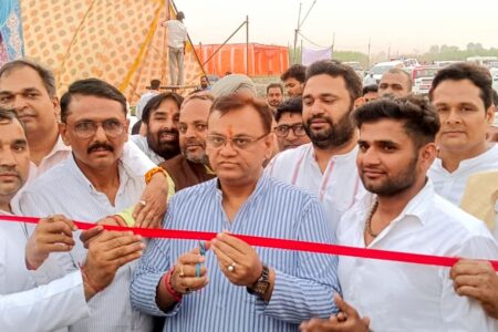 हस्तिनापुर: कार्तिक पूर्णिमा गंगा स्नान मेले का शुभारंभ: मंत्री दिनेश खटीक ने किया उद्घाटन,वैदिक मंत्रोच्चार के बीच मां गंगा को अर्पित किया दूध