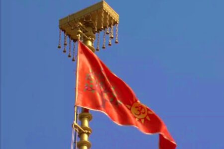 अयोध्या में PM मोदी और मोहन भागवत ने किए रामलला के दर्शन, शिखर पर लहराया धर्म ध्वज | Ayodhya Ram Mandir News