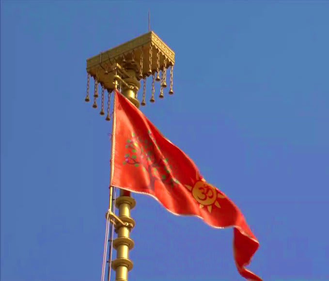 PM मोदी ने दबाया बटन—अयोध्या राम मंदिर के शिखर पर लहराया धर्म ध्वज