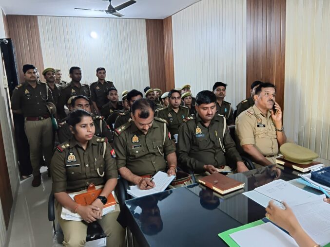 बहसूमा थाने में शांति व्यवस्था को लेकर इंस्पेक्टर क्राइम प्रतिभा सिंह की बैठक, दिए आवश्यक दिशा-निर्देश