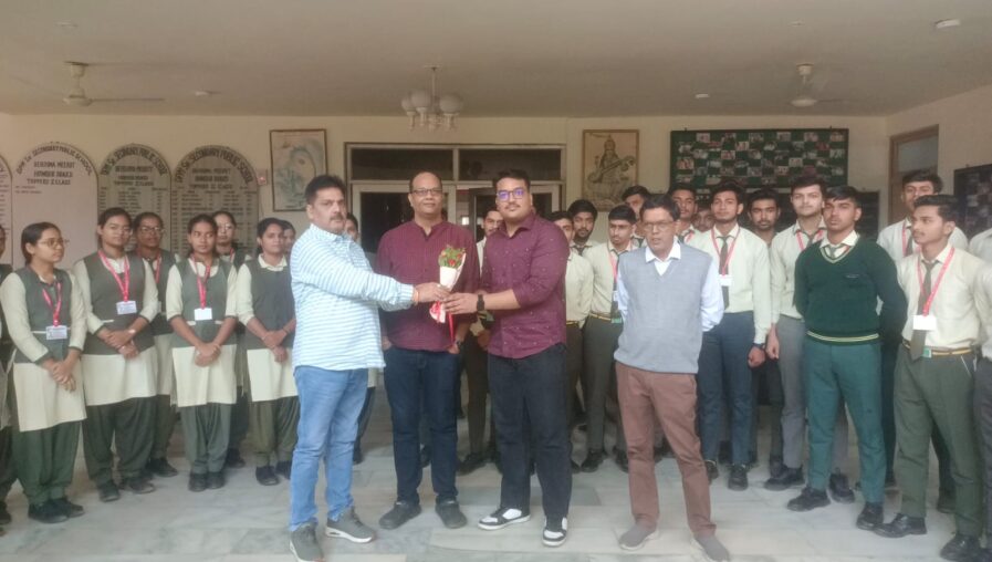 बहसूमा से गर्व की खबर: डीपीएम स्कूल के स्पर्श माहेश्वरी का एम.बी.बी.एस में चयन