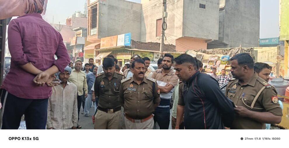 बहसूमा में एक ही रात में चार दुकानों के ताले टूटे: नगदी व सामान चोरी, व्यापारियों में आक्रोश