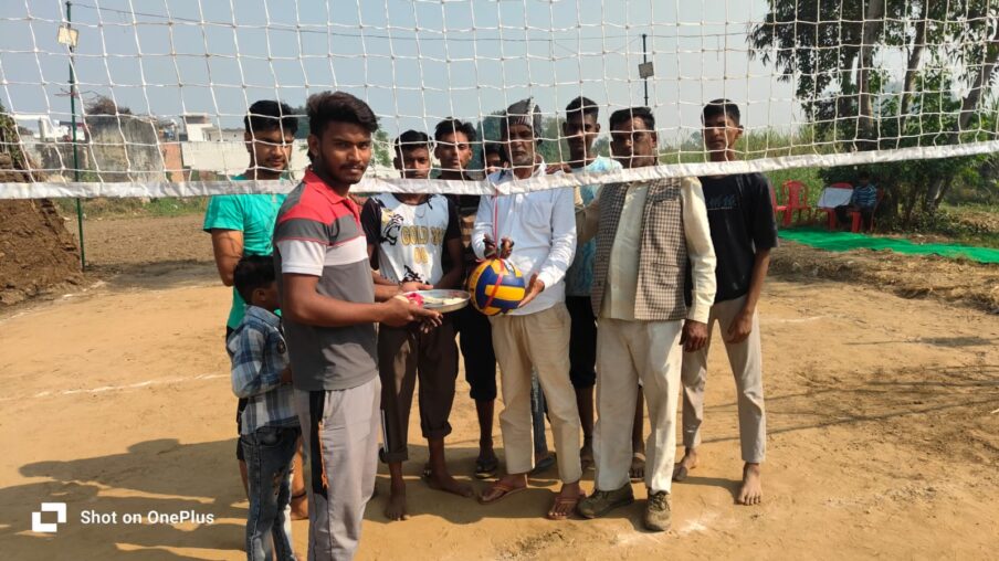 मोहम्मदपुर सकिश्त में वॉलीबॉल टूर्नामेंट का आगाज, खिलाड़ियों ने दिखाया दमदार खेल