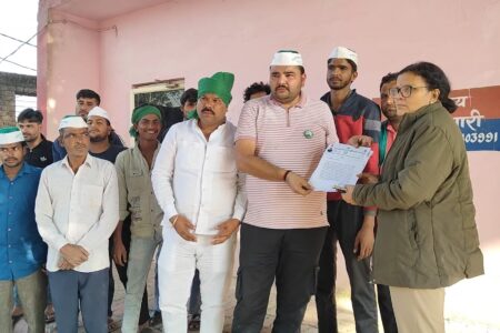 भाकियू तोमर के युवा जिलाध्यक्ष ने इंस्पेक्टर को सौंपा ज्ञापन, चोरी की घटनाओं के खुलासे की मांग कहा, अगर कार्रवाई न हुई तो होगा धरना प्रदर्शन