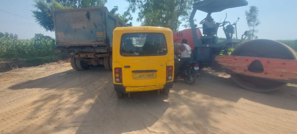 🚨 प्रशासन की लापरवाही: खटारा वाहनों में ढोए जा रहे स्कूली बच्चे, कभी भी हो सकता है बड़ा हादसा