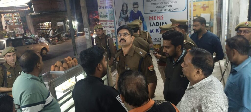 🔴 बहसूमा में दुकानों में चोरी, निरीक्षण करने पहुंचे एसपी देहात अभिजीत कुमार, जल्द खुलासे के दिए निर्देश