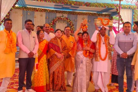 नगर पंचायत हस्तिनापुर में भागवत कथा का शुभारंभ, अध्यक्षा सुधा खटीक ने की कलश यात्रा की शुरुआत