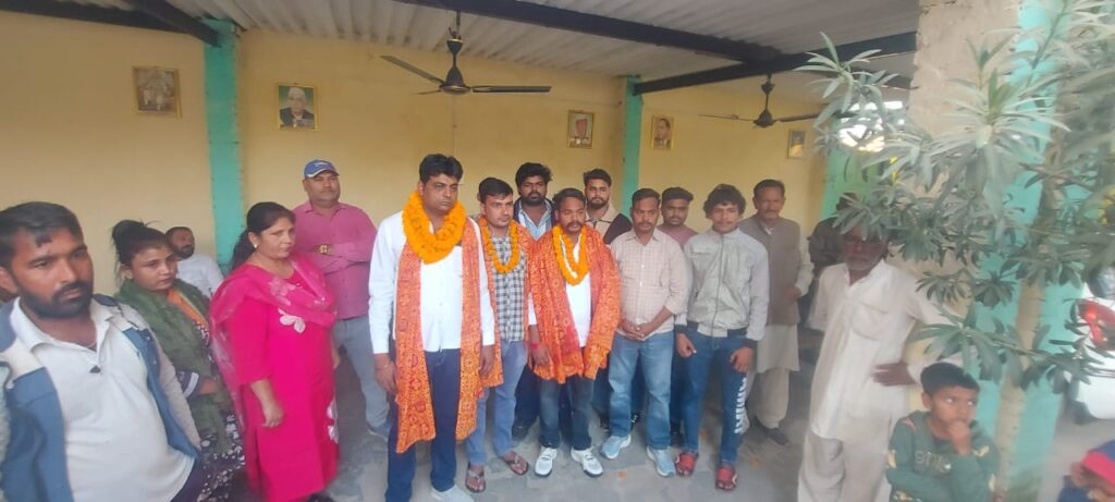 बिहार में NDA की जीत पर तिलोरा गांव में जश्न, ढोल–नगाड़ों के साथ मनाया उत्सव