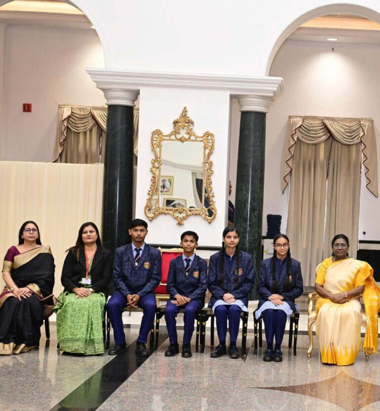 राष्ट्रपति भवन तक पहुंची डी मोनफोर अकादमी