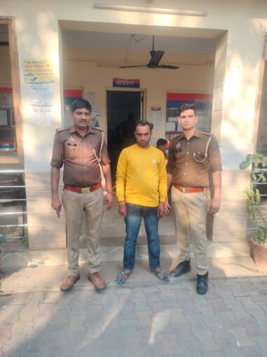 बहसूमा पुलिस ने बीएनएस एक्ट के वांछित आरोपी को किया गिरफ्तार, 32 बोर की नाजायज पिस्टल और जिंदा कारतूस बरामद