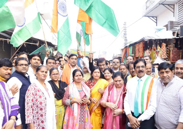 एकता पदयात्रा में उमड़ा जनसैलाब, पुष्पवर्षा के साथ हुआ भव्य स्वागत, ‘एक भारत, आत्मनिर्भर भारत’ के संकल्प के साथ मेरठ दक्षिण विधानसभा में आयोजित हुआ कार्यक्रम