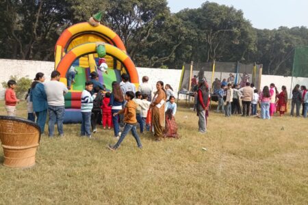 दशमेश पब्लिक स्कूल में बाल मेले का आयोजन, बच्चों ने व्यंजनों, खेल और जंपिंग का उठाया भरपूर आनंद