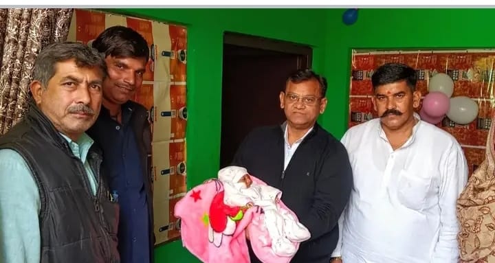 बहसूमा: सहकारी समिति चेयरमैन अमरजीत देशवाल की सुपुत्री के नामकरण संस्कार में पहुंचे जल शक्ति मंत्री दिनेश खटीक