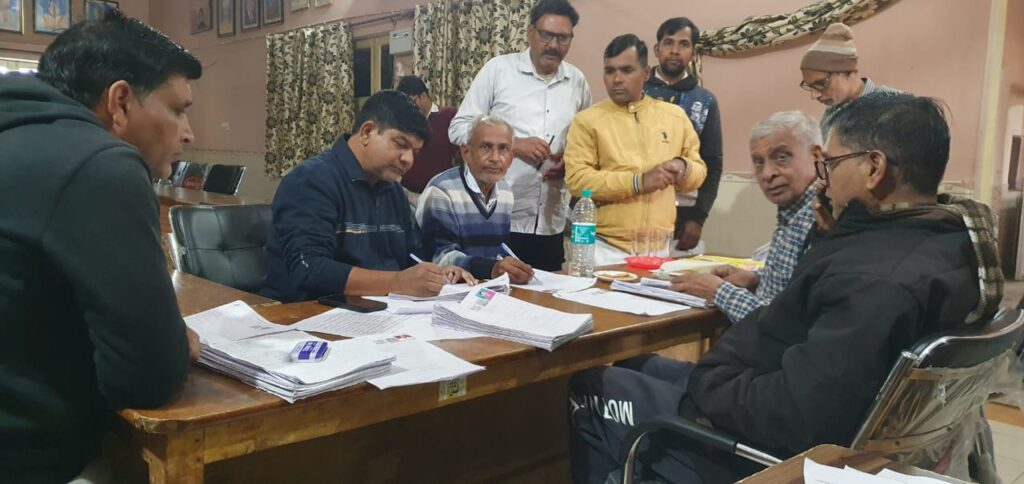 सहकारी समिति के उपसभापति रवि त्यागी के नेतृत्व में SIR फॉर्म अभियान, BJP कार्यकर्ताओं ने घर-घर जाकर लोगों की मदद की