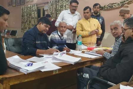 सहकारी समिति के उपसभापति रवि त्यागी के नेतृत्व में SIR फॉर्म अभियान, BJP कार्यकर्ताओं ने घर-घर जाकर लोगों की मदद की