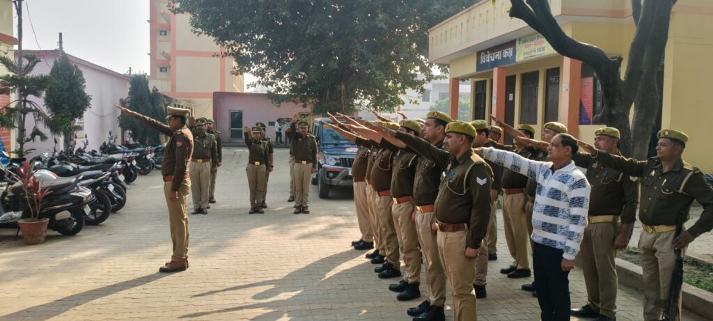 बहसूमा थाना में संविधान दिवस का आयोजन, प्रभारी निरीक्षक ने दिलाई संविधान और कानून पालन की शपथ