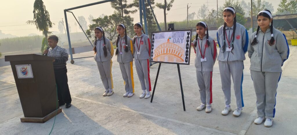 संविधान दिवस पर डी मोनफोर अकादमी में विशेष कार्यक्रम, छात्रों ने रखे प्रेरणादायी विचार | Constitution Day News