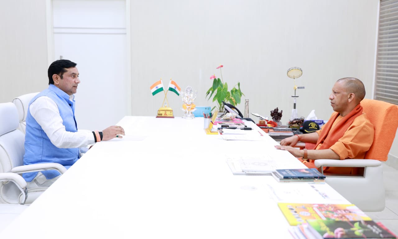 बिहार चुनाव में NDA की ऐतिहासिक जीत पर ऊर्जा मंत्री डॉ. सोमेंद्र तोमर ने CM योगी को दी बधाई, गगोल इंटर कॉलेज लोकार्पण के लिए दिया निमंत्रण