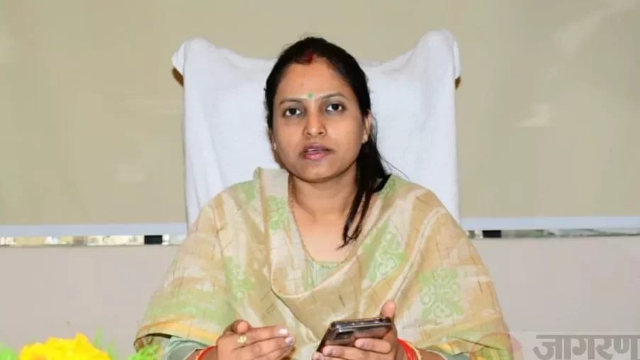 अमरोहा में SIR के अंतर्गत मतदाता सूची डिजिटलीकरण 100% पूरा, DM निधि गुप्ता वत्स ने की अपील “नया वोट बनवाना है तो फॉर्म-6 भरें”