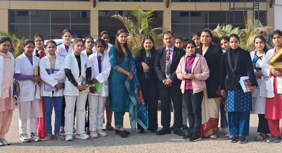 शांति निकेतन ग्रुप ऑफ़ इंस्टीट्यूशंस की ANM छात्राओं ने किया आर्यावर्त अस्पताल का शैक्षणिक भ्रमण, विभिन्न विभागों की मिली व्यवहारिक जानकारी