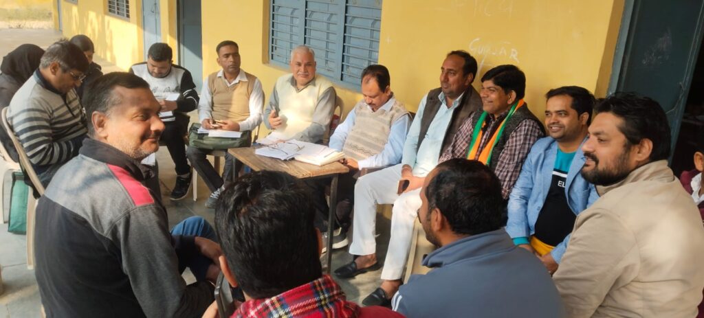 वोटर लिस्ट अपडेट में तेजी! खरखौदा में उपसभापति रवि त्यागी ने नायब तहसीलदार संग किया बूथों का निरीक्षण