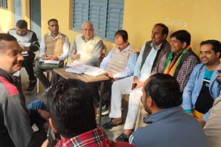 वोटर लिस्ट अपडेट में तेजी! खरखौदा में उपसभापति रवि त्यागी ने नायब तहसीलदार संग किया बूथों का निरीक्षण