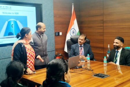 शांति निकेतन ग्रुप ऑफ इंस्टीट्यूशंस के छात्र-छात्राओं ने जाना सेबी की कार्यप्रणाली, एक दिवसीय शैक्षणिक भ्रमण रहा लाभदायक