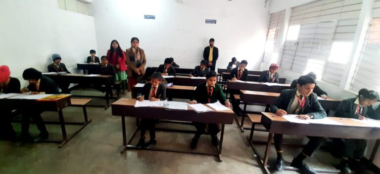 डी पी एम पब्लिक स्कूल बेहसूमा में अमर उजाला नेशनल ओलंपियाड परीक्षा का सफल आयोजन