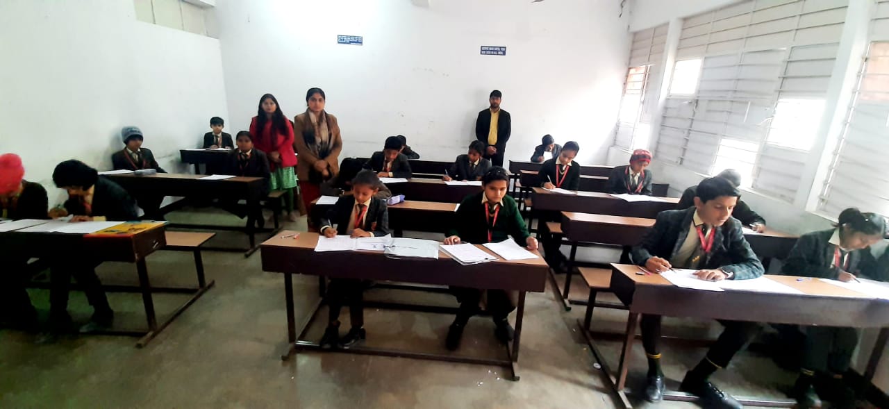 डी पी एम पब्लिक स्कूल बेहसूमा में अमर उजाला नेशनल ओलंपियाड परीक्षा का सफल आयोजन