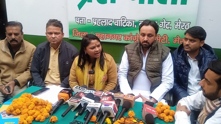 कांग्रेस ने 17 दिसंबर 2025 को जारी प्रेस वक्तव्य में केंद्र सरकार पर मनरेगा को कमजोर करने और काम का अधिकार खत्म करने का आरोप लगाया।