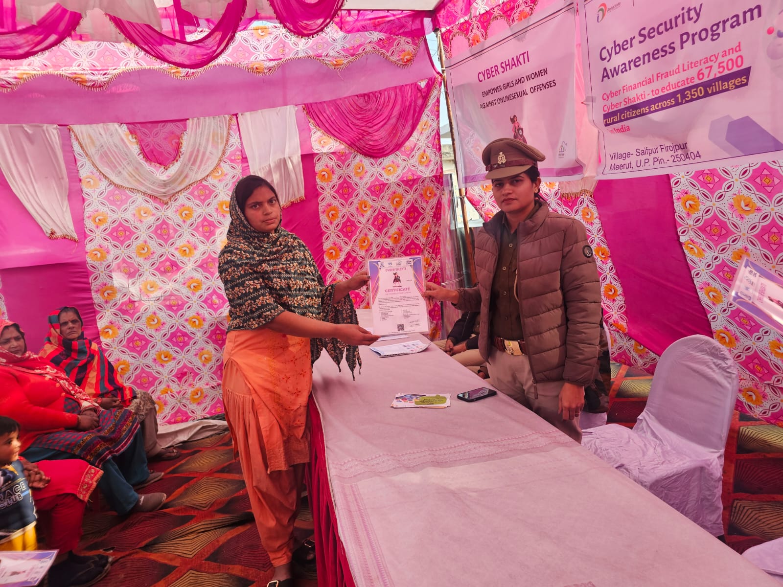 बहसूमा थाना क्षेत्र के रामराज में साइबर क्राइम जागरूकता कार्यक्रम आयोजित किया गया।