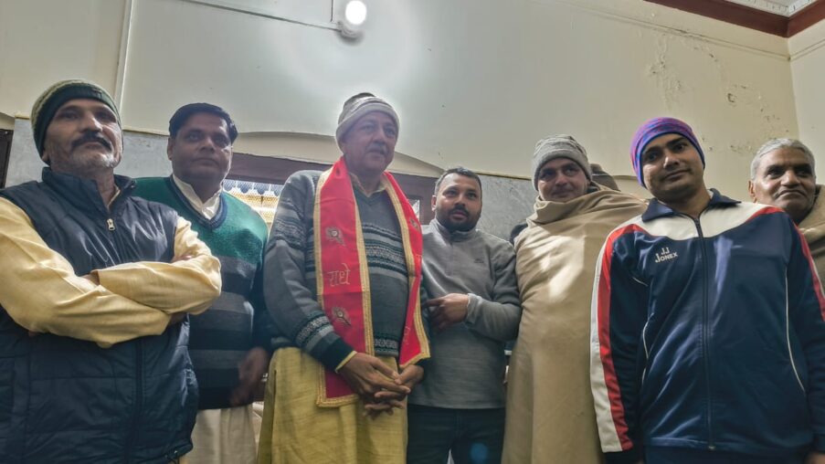 बहसूमा में धूमधाम से मनाई गई चौधरी चरण सिंह की जयंती