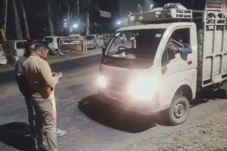 मवाना खुर्द में संदिग्ध वाहनों की चेकिंग, एसएसपी मेरठ के निर्देश पर चला विशेष अभियान