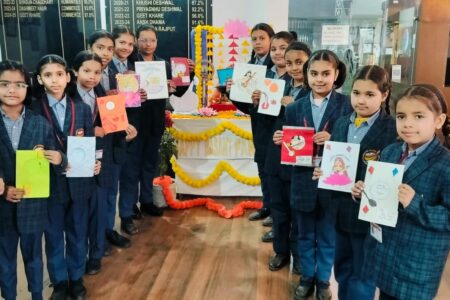 डी मोनफोर अकादमी में वसंत पंचमी पर ज्ञान, संस्कृति और रचनात्मकता का उत्सव