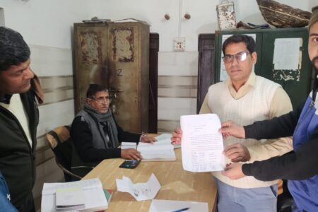 🚯 संकरा रास्ता बना सफाई में बाधा, वार्ड-5 की गली में नहीं पहुंच पा रही कूड़ा गाड़ी