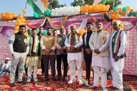 छपरौली न्यूज़: रिटायर्ड ACP दिनेश कुमार शर्मा ने गाँव ककौर कला में बच्चों संग मनाया गणतंत्र दिवस, बाँटे उपहार