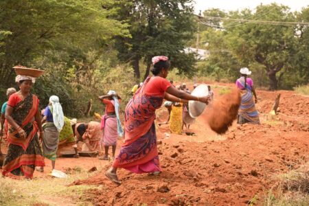 हस्तिनापुर ब्लॉक में फर्जी मनरेगा का खुला खेल, शिकायत करते ही आधे घंटे में फैल जाती है भनक